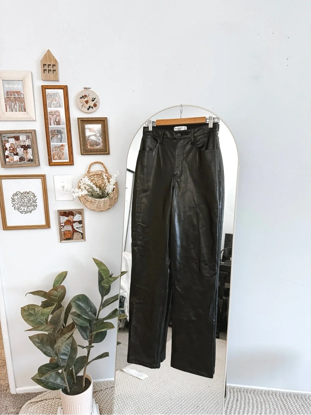Abercrombie & Fitch 90s Strait Ultra High Rise Faux Leather Pant - Curve Love
